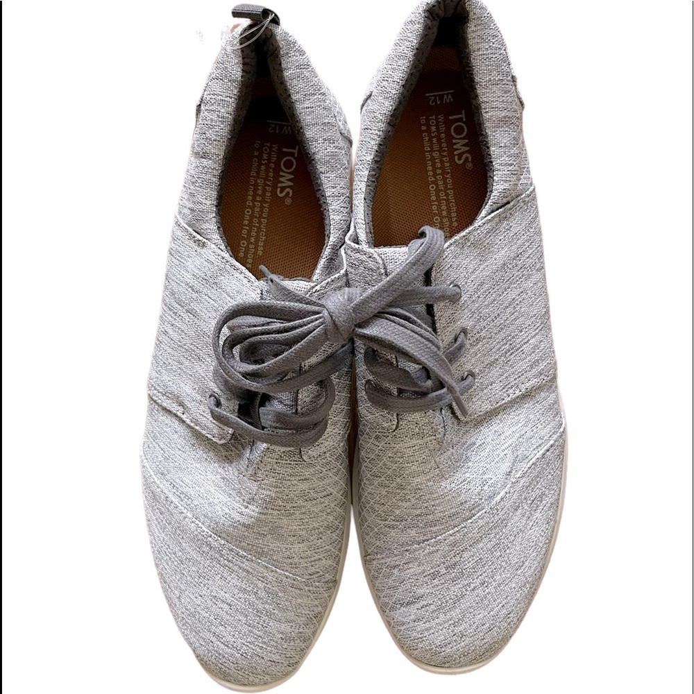 Toms Sneakers Size 9 in Women’s Gray & White in Color